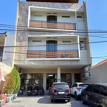 Phoenix Guest House Surabaya Esterno foto
