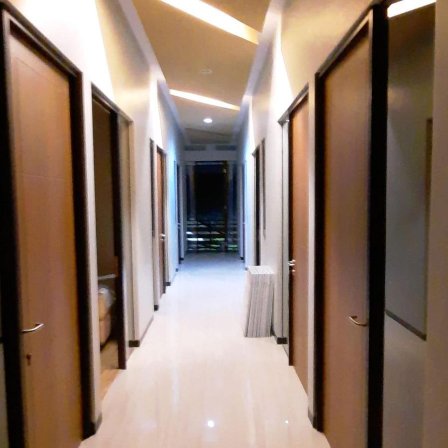 Phoenix Guest House Surabaya Esterno foto