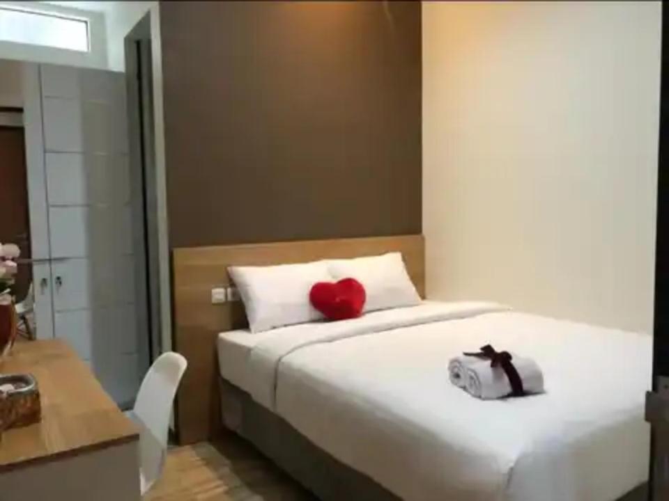 Phoenix Guest House Surabaya Esterno foto