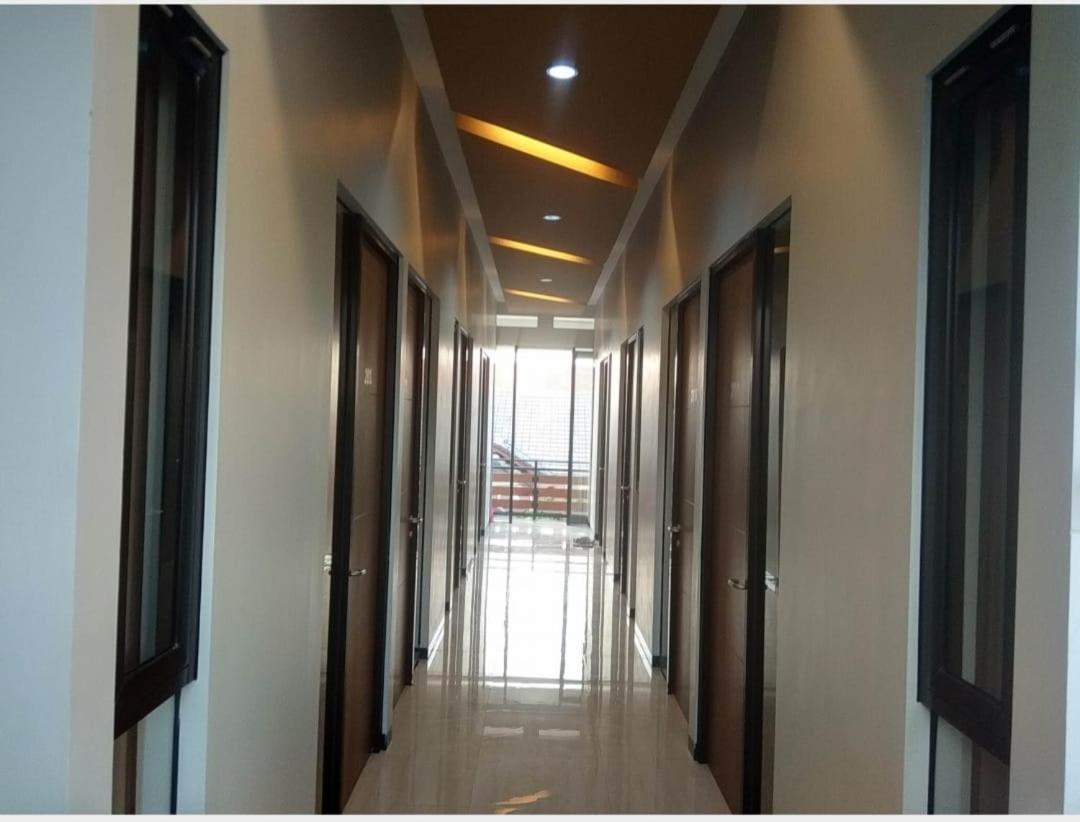 Phoenix Guest House Surabaya Esterno foto