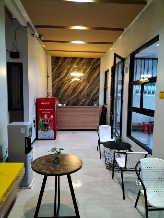 Phoenix Guest House Surabaya Esterno foto